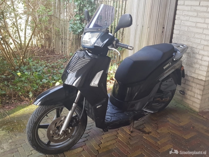 Kymco People S zwart